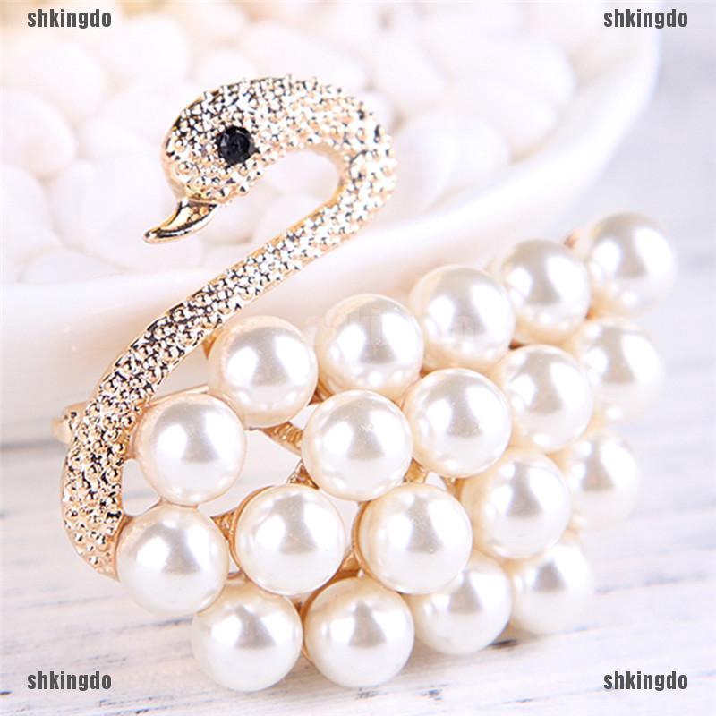 Trâm cài áo hình thiên nga đính pha lê và ngọc trai thanh lịch