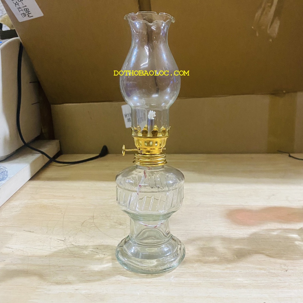 Đèn dầu thủy tinh cao 20.5cm 2 màu: Trắng. Đỏ