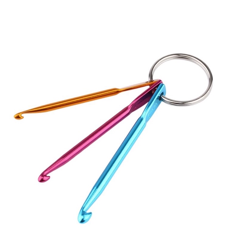 Móc khoá kèm 3 cây kim móc len