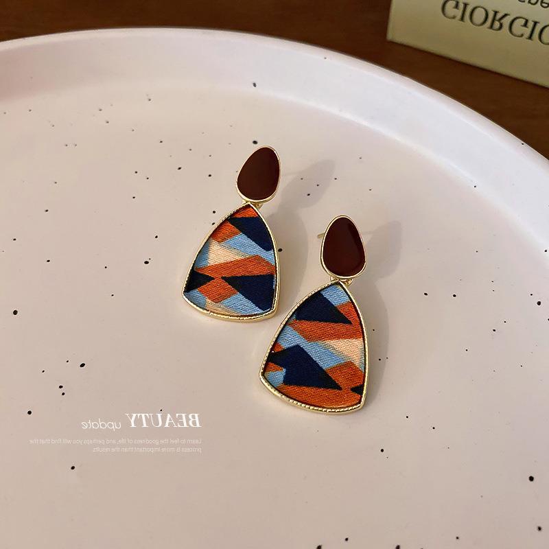 Khuyên Tai Hình Tam Giác Phối Màu Tương Phản Phong Cách Retro Thời Trang Hàn Quốc