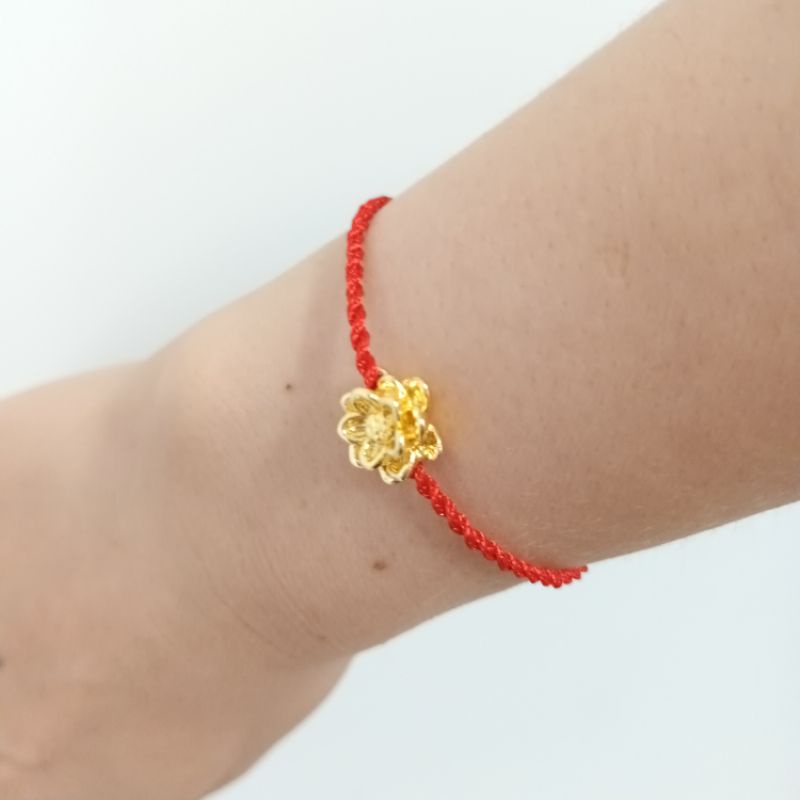 Vòng chỉ đỏ Mix bông sen vàng bình an may mắn