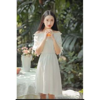Đầm trắng dây rút tay tiểu thư
