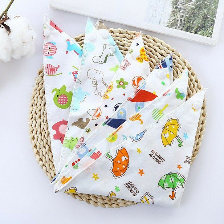 Yếm xô tam giác 4 lớp cho bé có 2 nấc cúc bấm tiện lợi