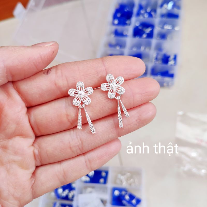 Khuyên tai bạc Van jewelry V10100 nụ Hoa Mai nạm đá trắng thanh lịch