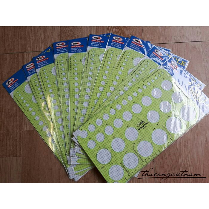 Thước kẻ hình tròn WinQ C - 2004 làm bằng nhựa dẻo chất lượng cao, có vạch kẻ chia độ và chia kích thước chính xác.