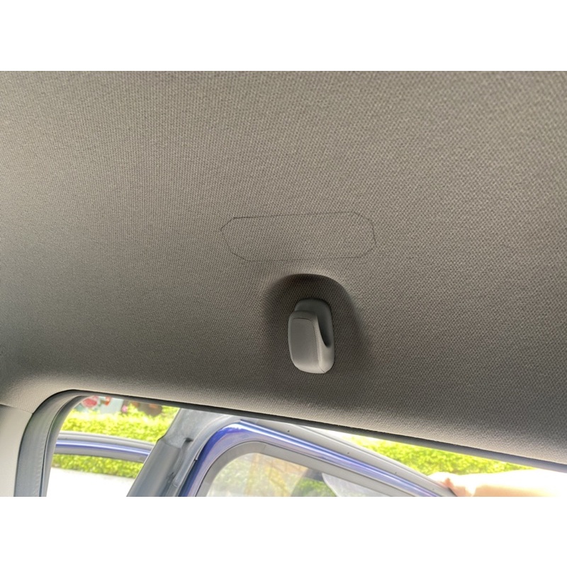 Đèn trần hàng ghế sau Vinfast Fadil tặng kèm dao và khuôn rạch trần