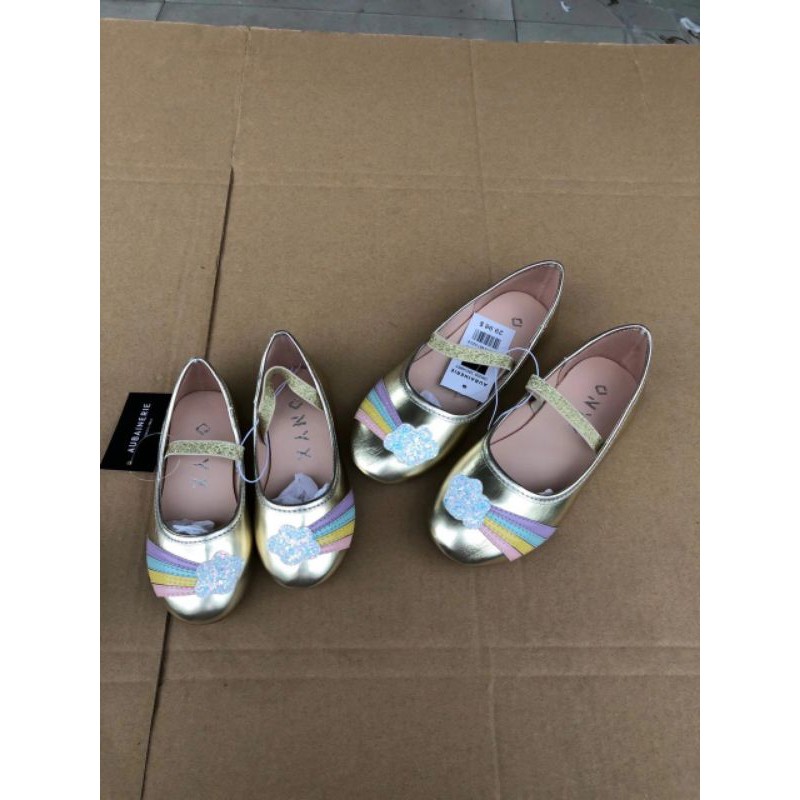 Giày xuất cho bé