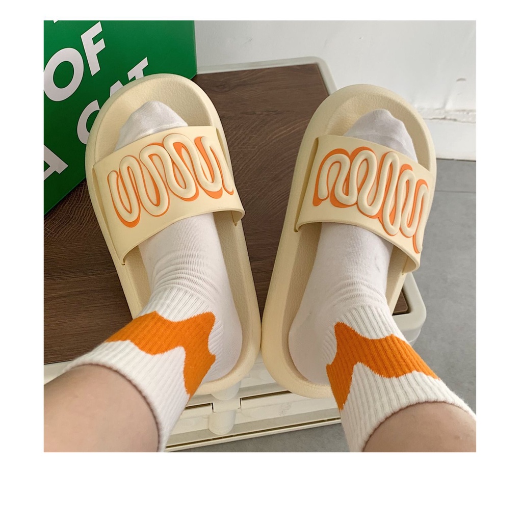 Dép bánh mì hình ngoằng nghèo
