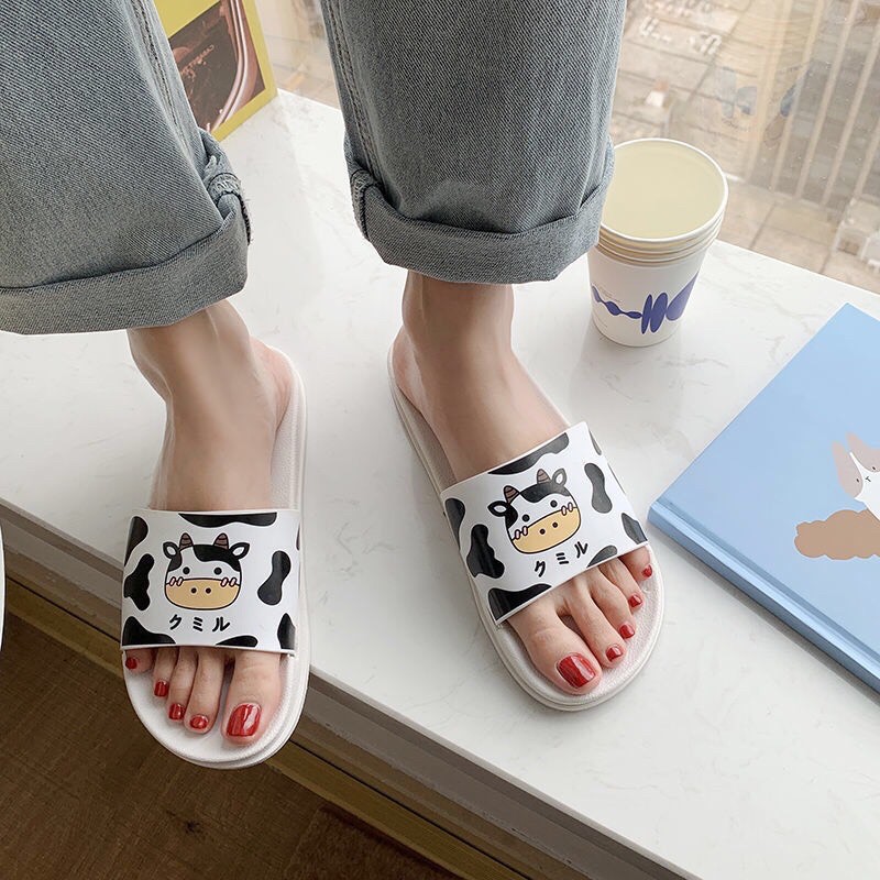 (2 mẫu) dép nữ quai ngang bò sữa in hình cute trend