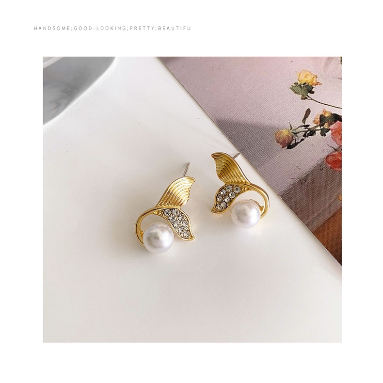 Bông tai đính ngọc trai phong cách Hàn Quốc