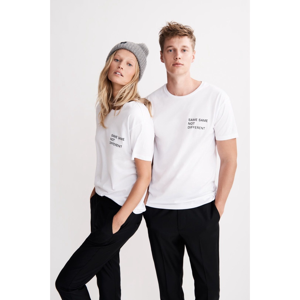 Áo Đôi Mùa Hè Unisex Ngắn Tay Cổ Tròn Màu Trắng Vải Cotton Organic In Chữ Same Same Mặc Đôi , Nhóm Năng Động,Trẻ Trung