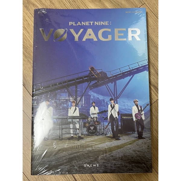 Bộ ảnh “ONEWE Planet Nine Voyager Album”