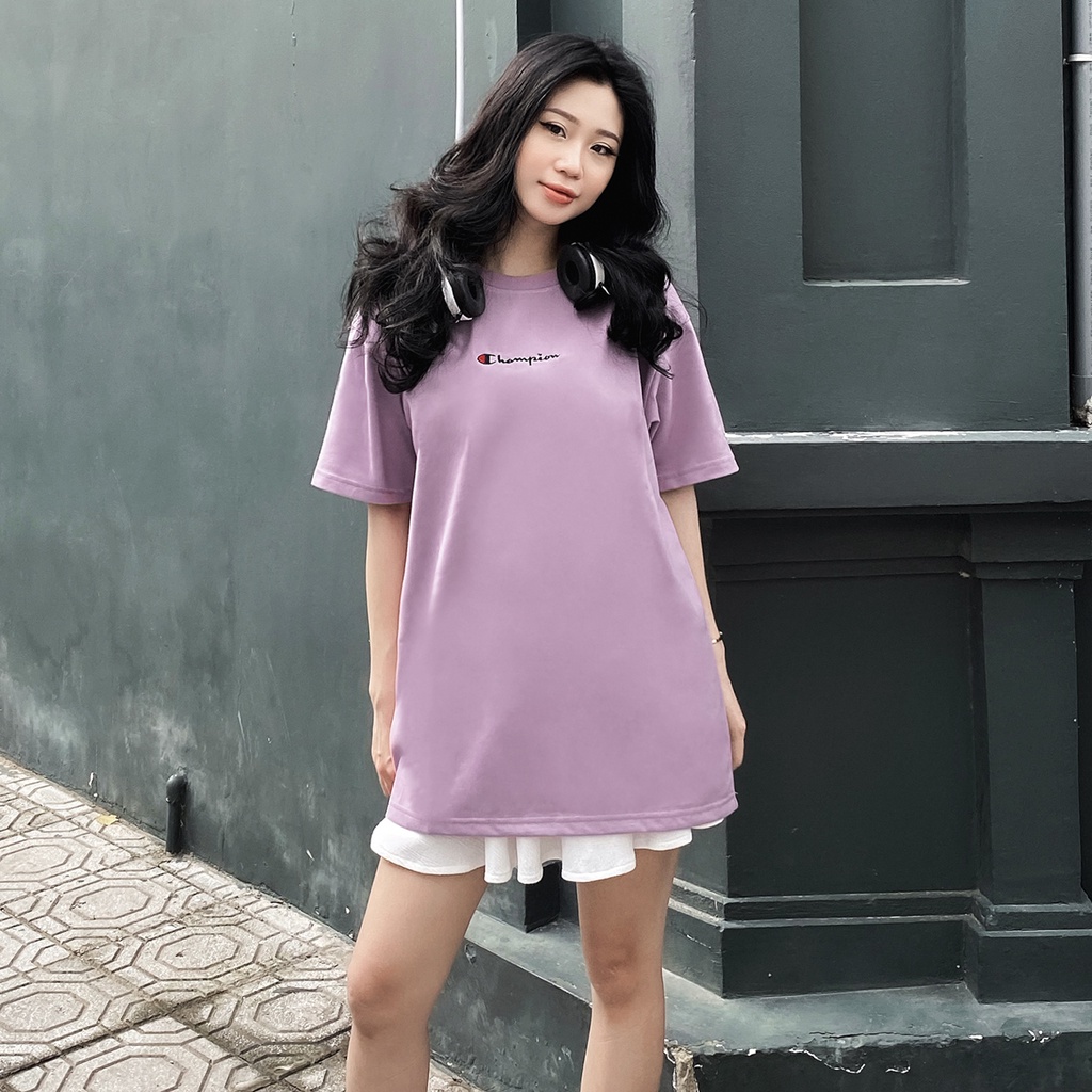 Áo Thun Champion Màu Tím Thêu Chữ Đen Nâu Ở Giữa Chất Liệu 100% Cotton Thoáng Mát Form Rộng Thoải Mái