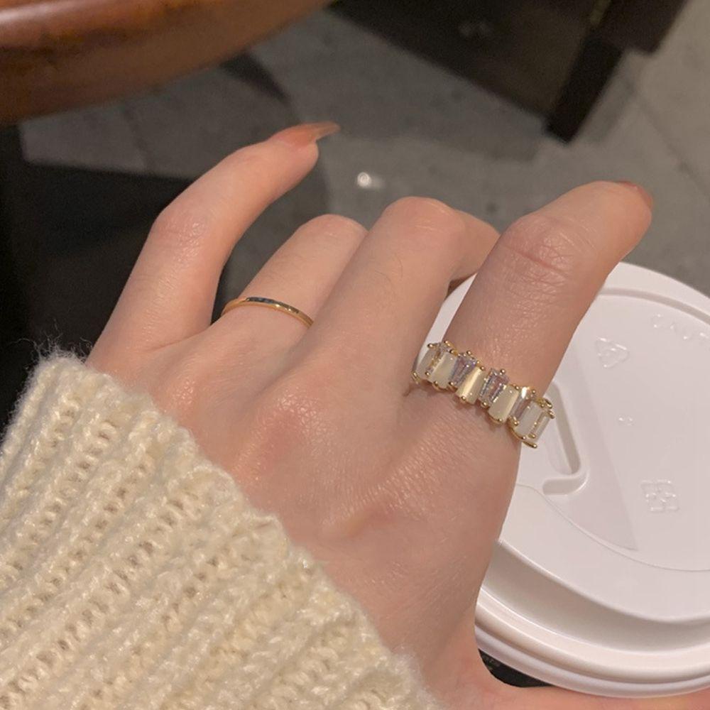 Nhẫn Hở Đính Đá Ngọc Lục Bảo Đơn Giản Cho Nữ