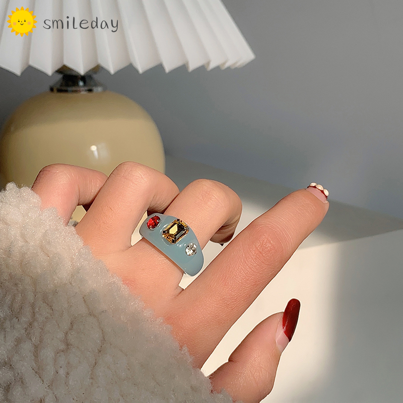 Nhẫn đính đá phong cách cổ điển dành cho nữ