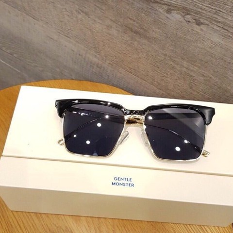 KÍNH V 2017 CHÂN VÀNG FORM VUÔNG NAM/NỮ