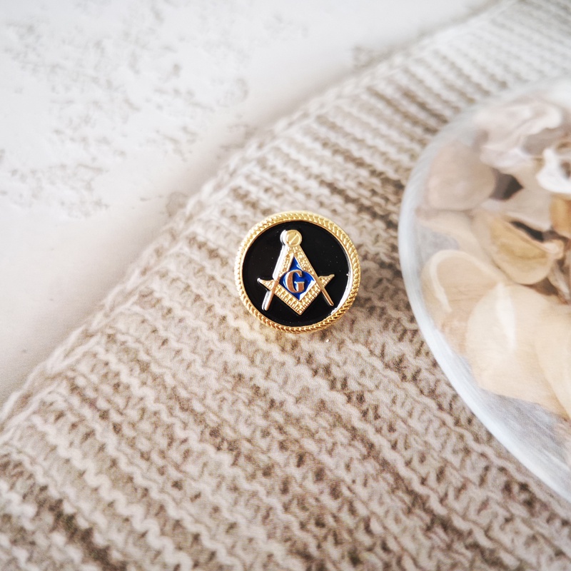 Huy Hiệu Cài Áo Hình Biểu Tượng Masonic BLM55 1.4cm Màu Đen