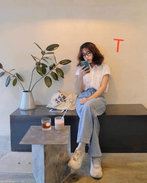 Sét áo sơ mi túi ngắn tay + quần bò may gấu