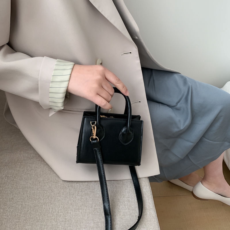 Túi đeo chéo size nhỏ thời trang dành cho phái nữ | BigBuy360 - bigbuy360.vn