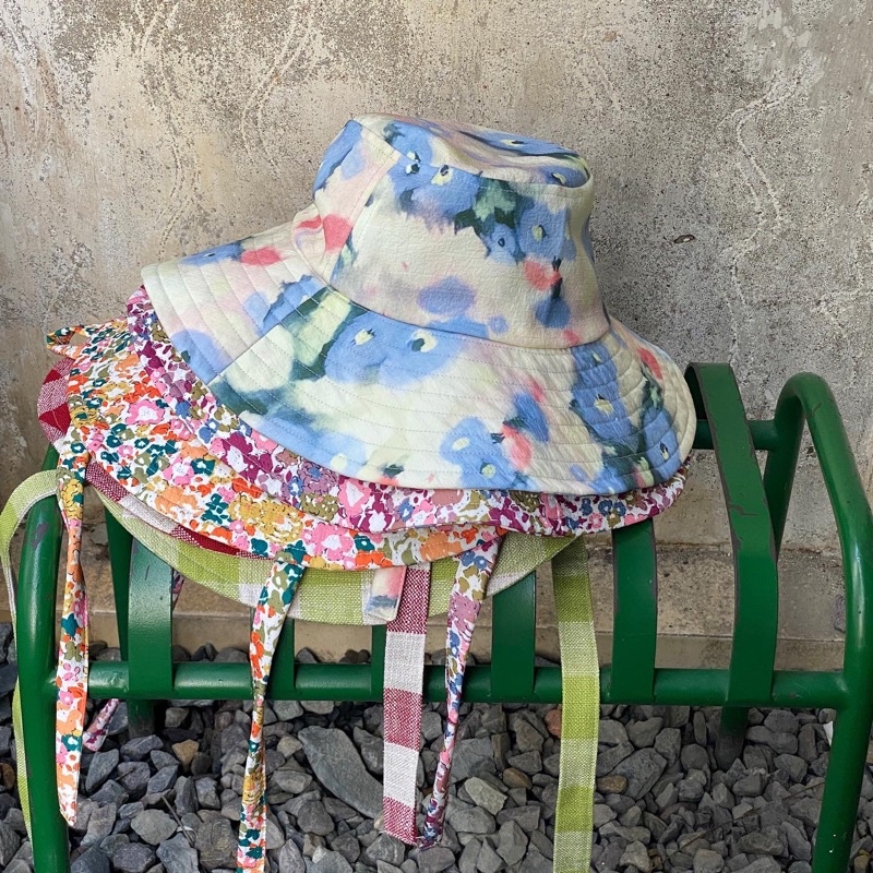 Nón tai bèo rộng vành che nắng có dây cột, phụ kiện tô điểm thêm outfit NEE NEE STRAP BUCKET HA