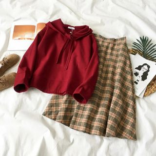 Áo hoodie mũ dài tay + chân váy caro (có ảnh thật)
