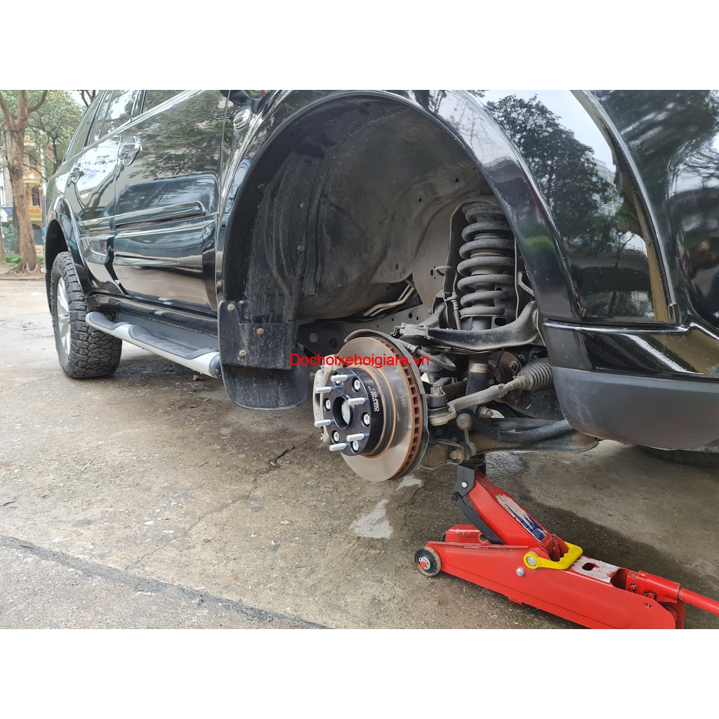 Miếng đệm lốp xe Mitsubishi Pajero Sport dày 30mm, 35mm, 50mm