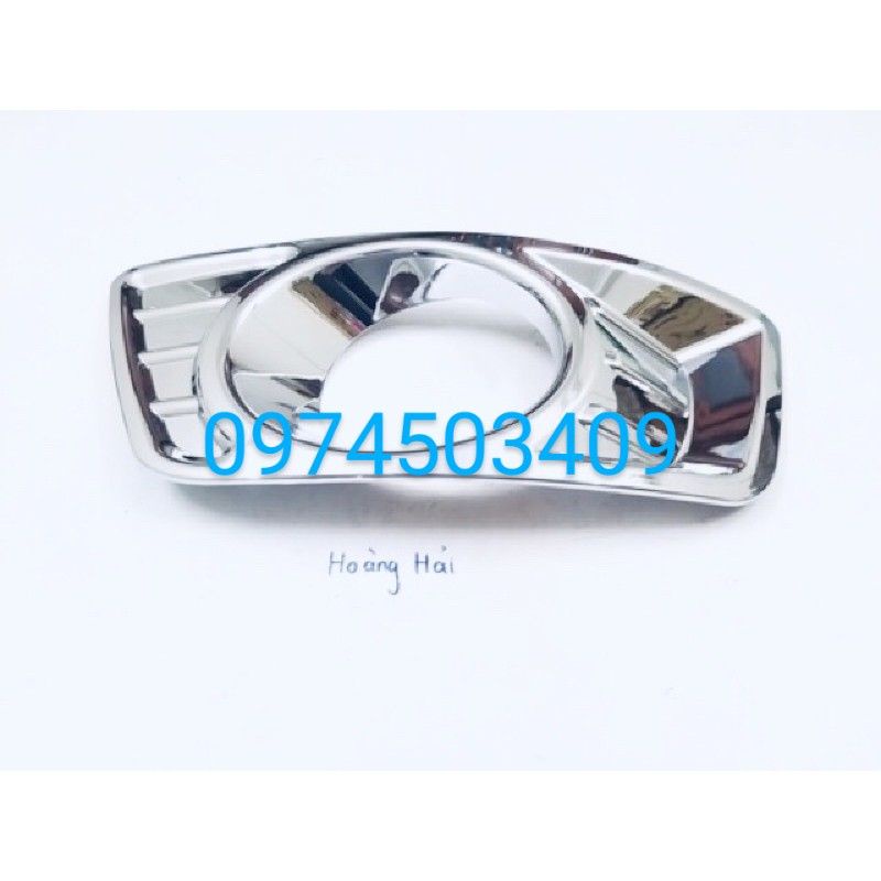 Ốp trang trí viền đèn gầm Kia Carens 2009