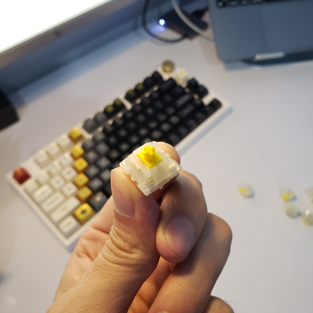 Switch Gateron Pro Milky Yellow dùng cho bàn phím cơ - Kicap