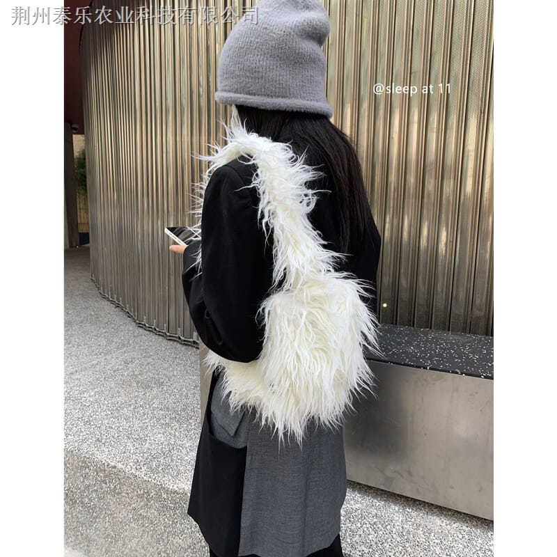 Túi Đeo Vai Bằng Lông Màu Trắng Thời Trang Độc Đáo Với 11 Phong Cách Khác Nhau