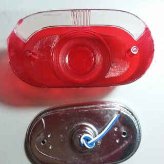 Đèn sau xe 67,đế +chụp đèn+ốc