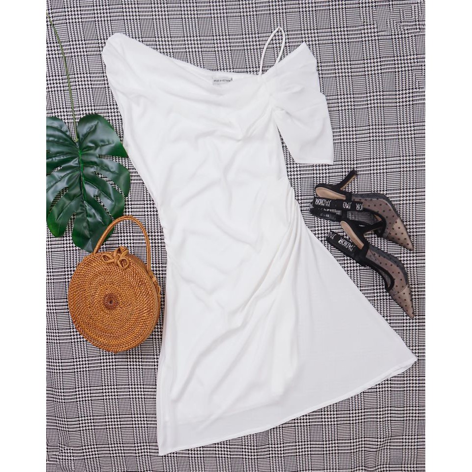 Đầm 2 dây rớt vai lệch tông trắng thướt tha dịu dàng | BigBuy360 - bigbuy360.vn