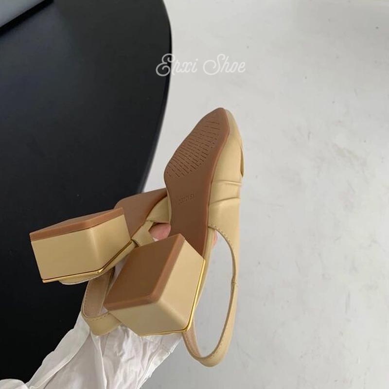 Xăng đan mũi vuông gót thấp cỡ lớn cho nữ