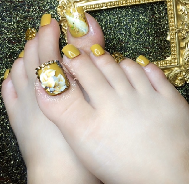 Hoa bột nail gắn móng