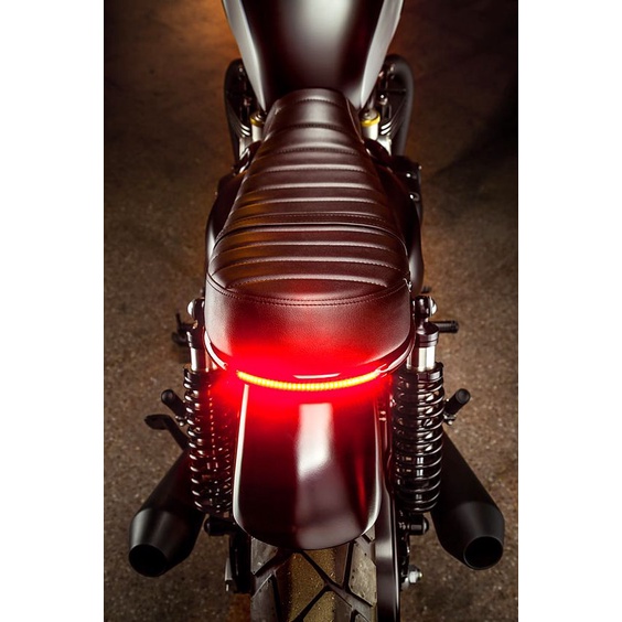 Đèn hậu dẻo LED tích hợp xi nhan, thích hợp classic, cafe racer, tracker, scrambler,....