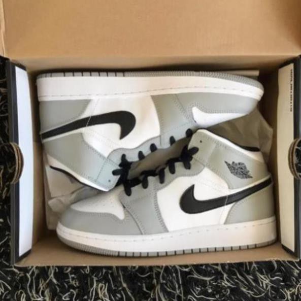 Giày jordan Xám cao cổ 💦SALE SỐC🌺, Giày thể thao 𝐀𝐈𝐑 𝐉𝐎𝐑𝐃𝐀𝐍 1 xám cao cổ móc đen full box bill | BigBuy360 - bigbuy360.vn