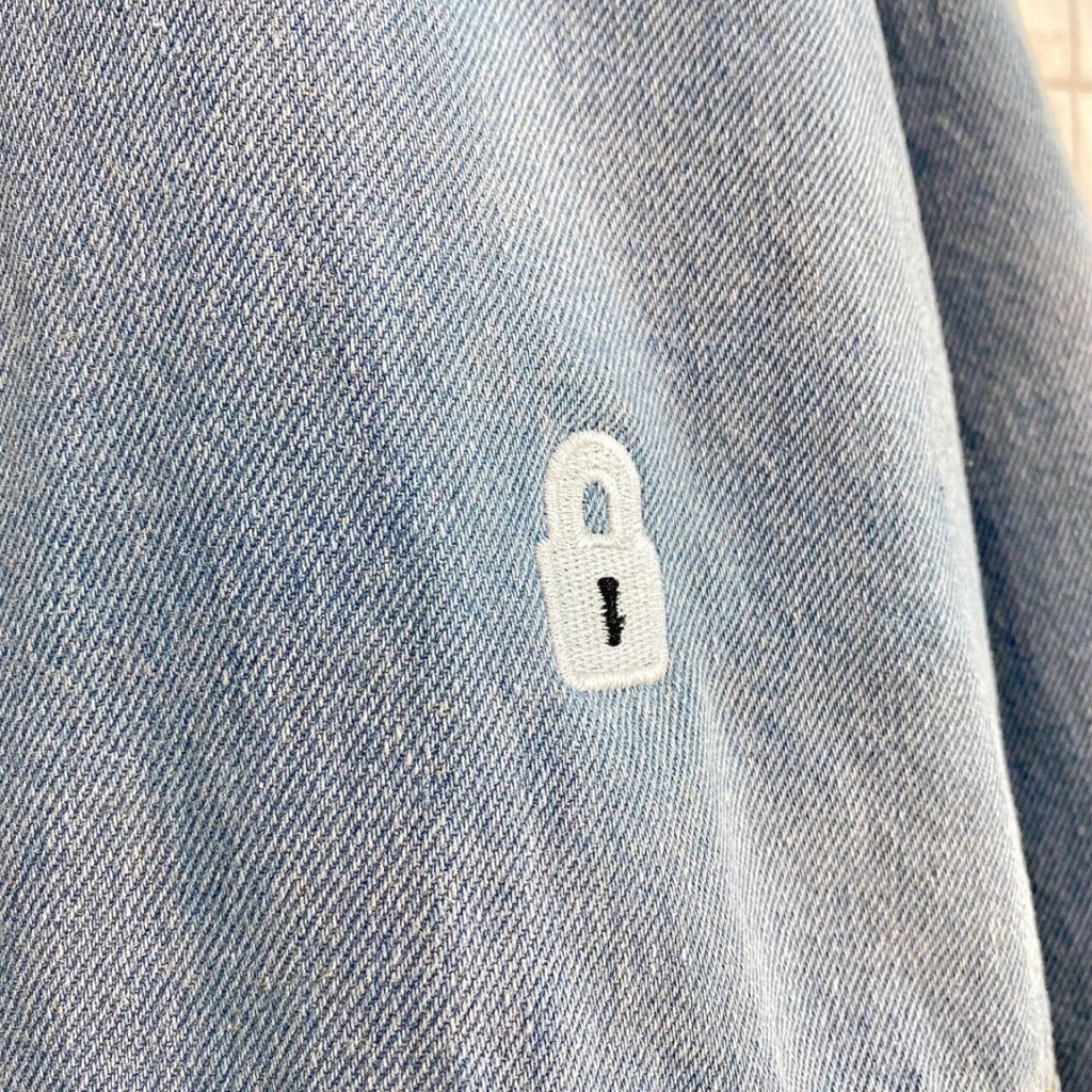 Áo Khoác Jean BLOCK TINNAL Form Rộng Màu Đen Thiết Kế Hình Thêu Trước Ngực Nam Nữ Unisex
