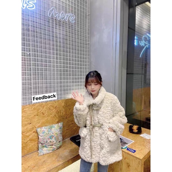 Áo khoác lông cổ cao phom dài qua mông thắt nơ tiểu thư