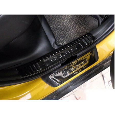 Ốp bậc cửa, Nẹp bước chân xe Kia Seltos 2020-2021 chất liệu titan, mẫu 2