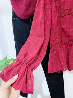 Áo kiểu thêu hoa