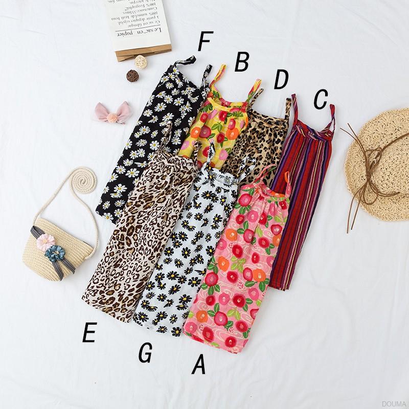 Váy yếm gắn hoa dễ thương cho bé gái