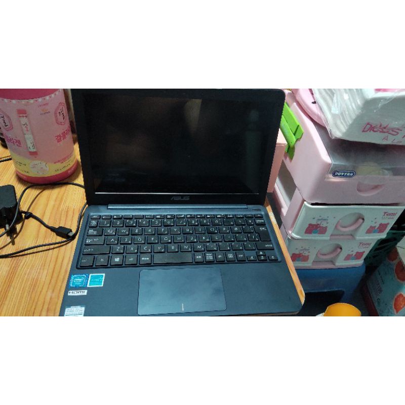 Laptop mini asus E200HA