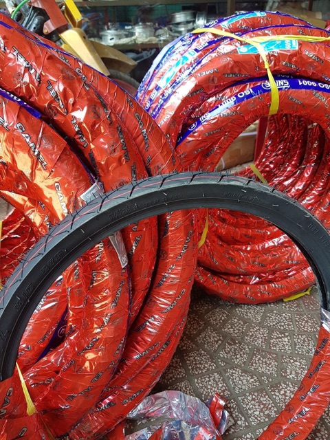 Vỏ camel thái lan 60/80 -17 " Gai vuông " chạy sân không ruột “ bao bám đường "