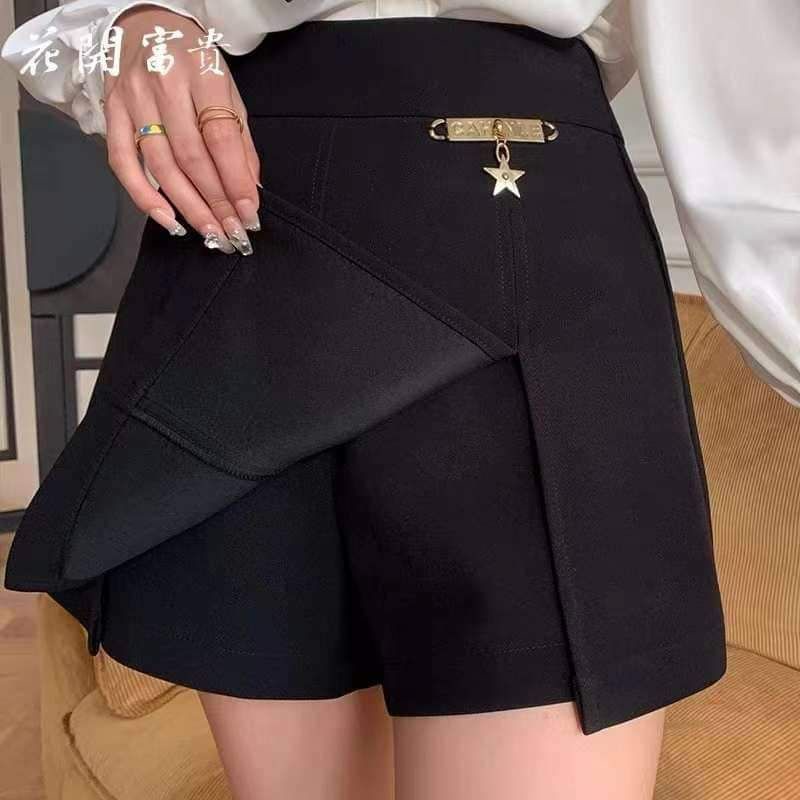 Quần váy xếp ly to tag sắt ngôi sao hàng QC