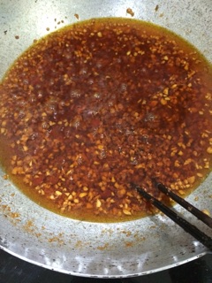 Bánh tráng sa tế khô gà.