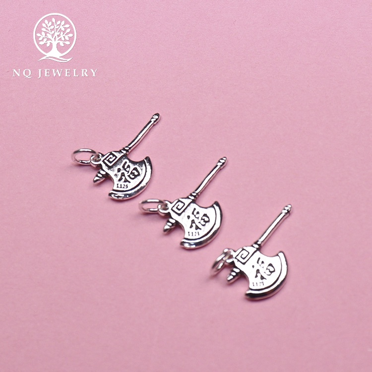 Charm bạc hình cây rìu may mắn treo - NQ Jewelry