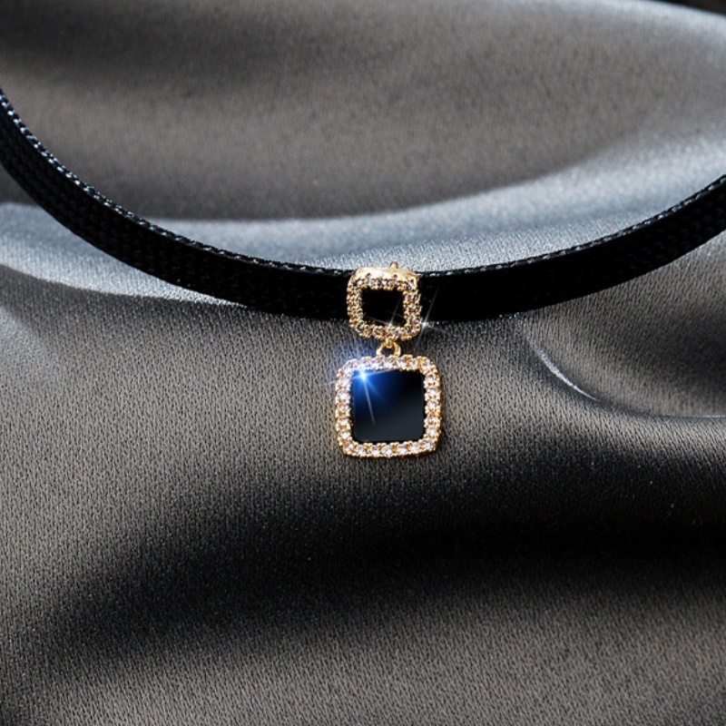 Vòng Cổ Bằng Da Màu Đen Thời Trang 2022 Dành Cho Nữ