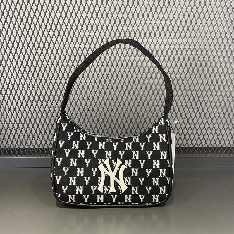 Túi kẹp nách MLB monogram - chính hãng