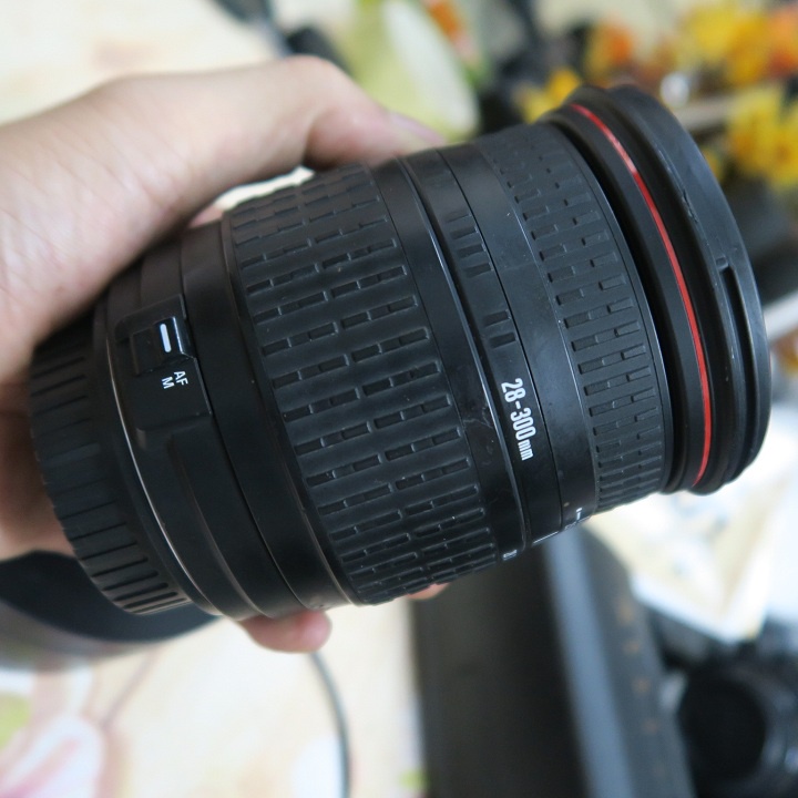 Ống kính Sigma 28-300 f3.5-5.6 dùng cho máy ảnh Canon