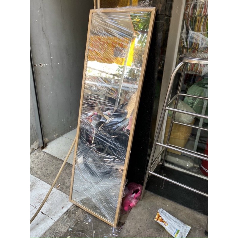 Gương soi toàn thân viền gỗ 2cm giá rẻ tặng kèm chân