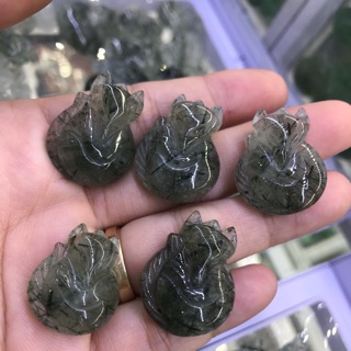 Hồ ly tóc xanh mặt dây và lắc tay